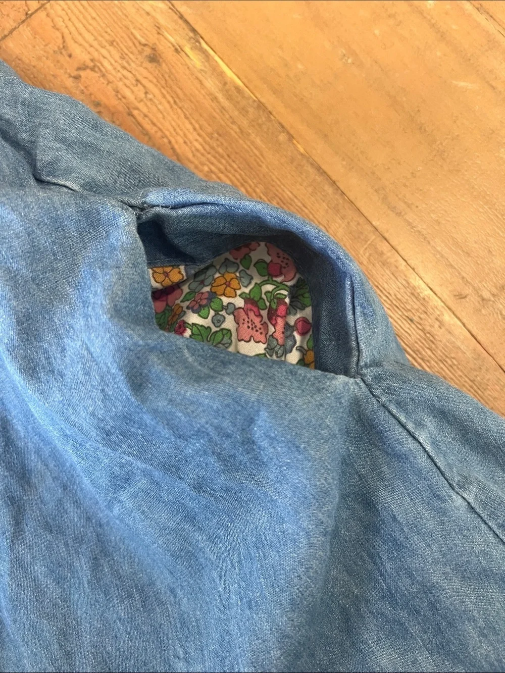 Mini Boden denim chambray ruffle shoulder dress 3-4 years
